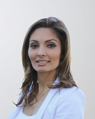 img-https://childrenshappyteeth.com/wp-content/uploads/2026/09/img-dr-01-yasmine-1.jpg